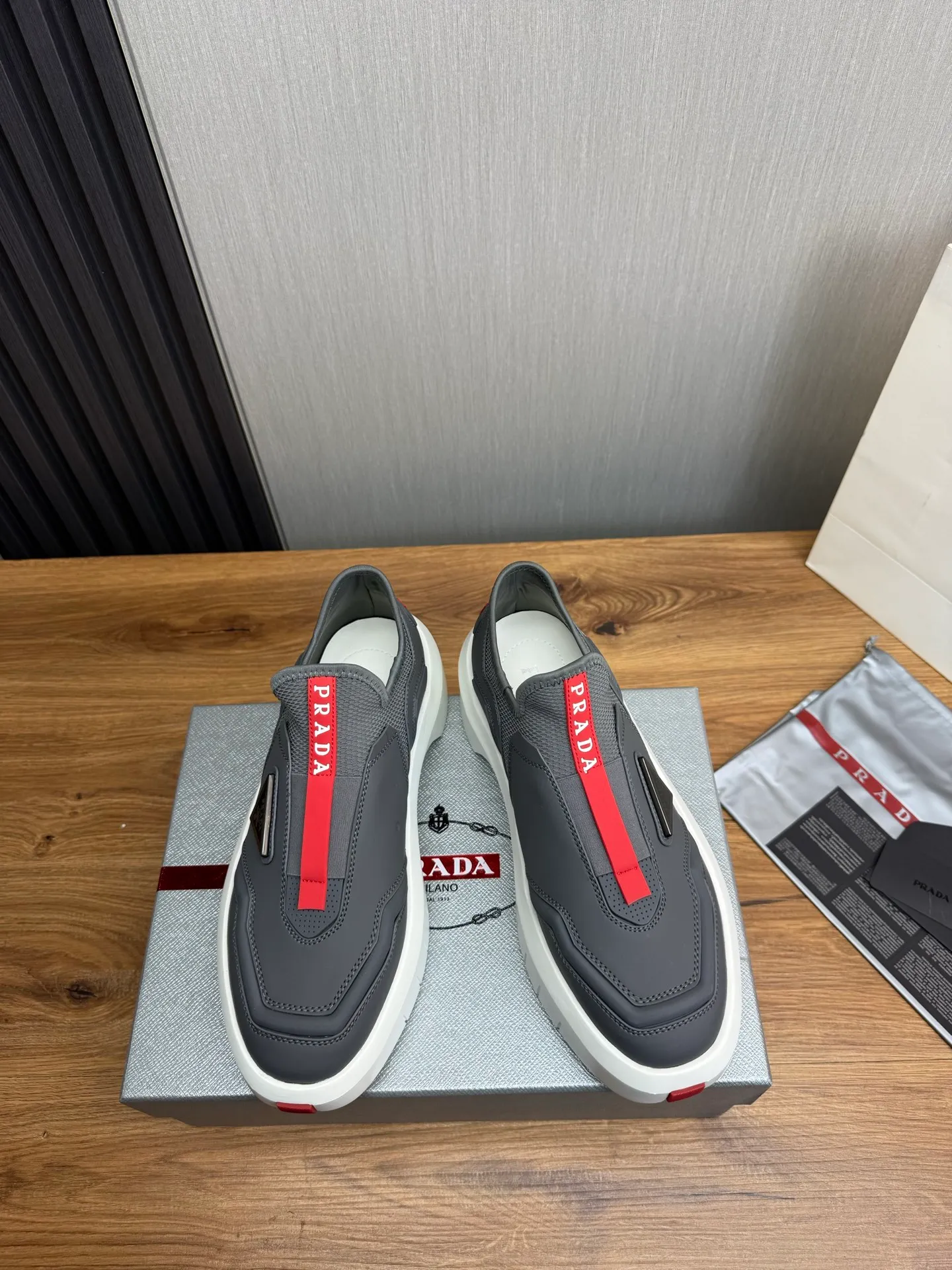 Men's shoes 💰620💰 [PRADA] Autumn and winter hot men's shoes are shipped 👏Official website synchronized ⬆️Original fly-woven cowhide fabric + cowhide lining, 1⃣️:1⃣️reproduction, original sole, 38-45 (45. Customized, non-refundable)